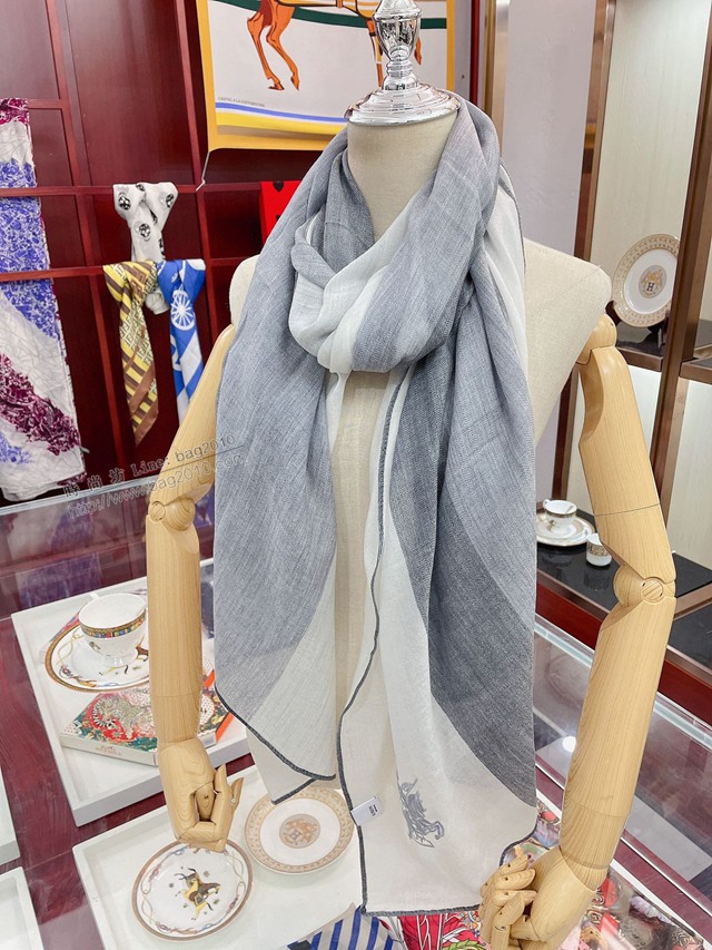 Burberry專櫃同步超薄羊絨格子披肩 巴寶莉2021早秋經典巴格羊絨披肩圍巾  mmj1493